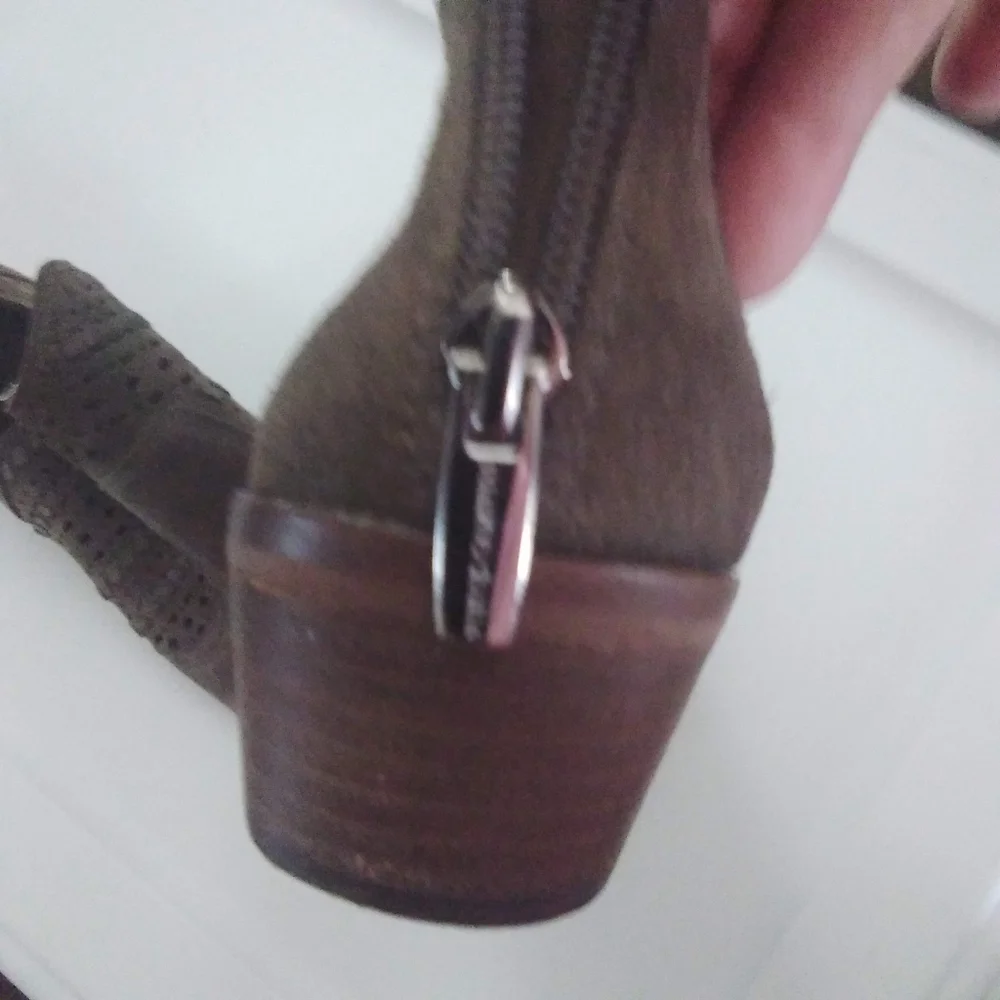 Vince Camuto Prasata Ankle Boots - Picture 6 of 13